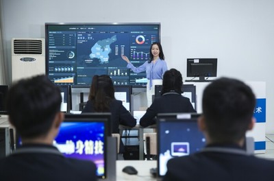 专业不感兴趣？转学来重庆新华，探索互联网技术与软件开发新天地